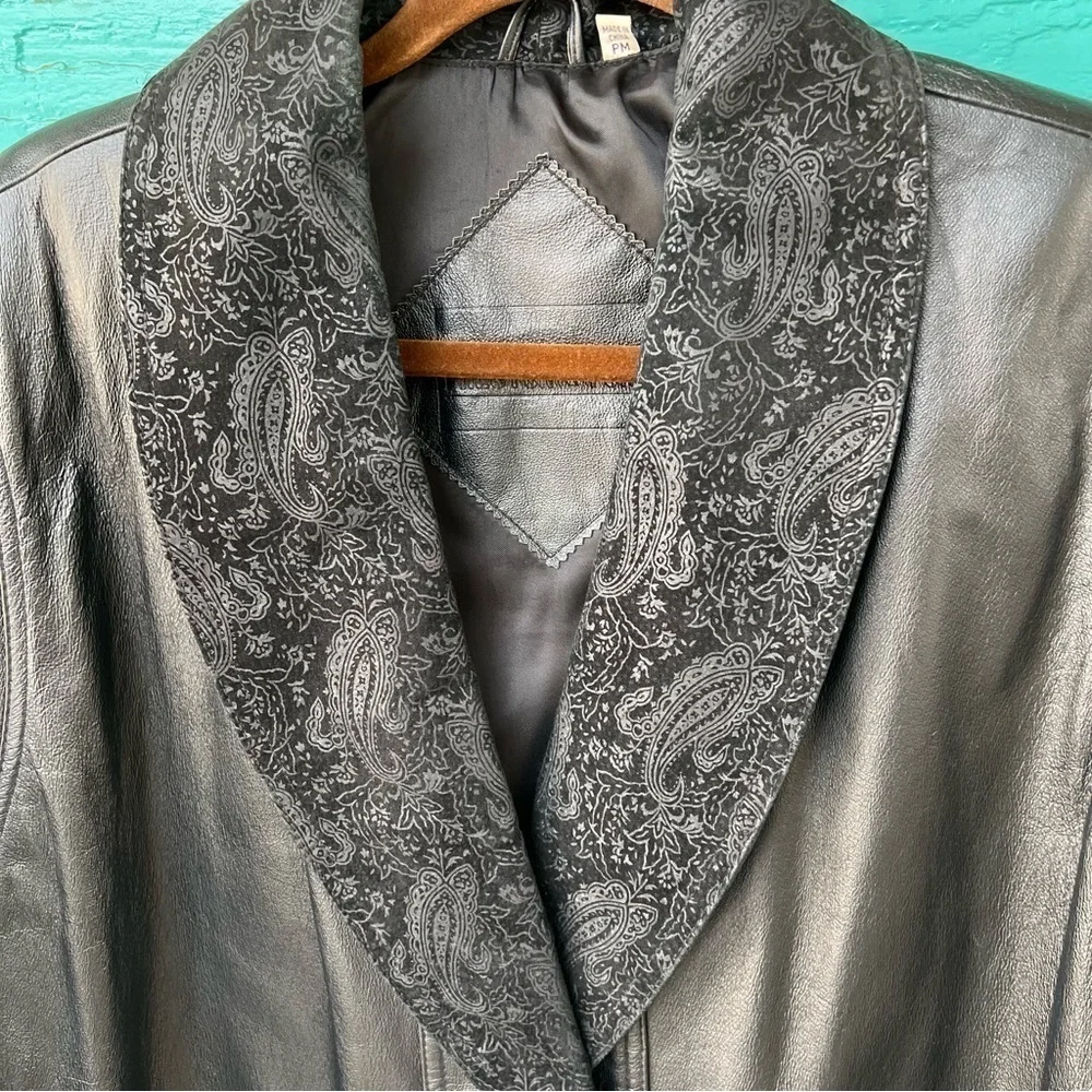 VINTAGE 80’s LEATHER EMBOSSED VELVET COLLAR CAR COAT SIZE MEDIUM BLACK EUC